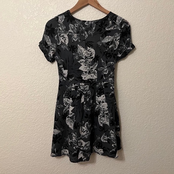 Free people gray plant print tie front minidress/ tunic🌿 - Picture 4 of 4